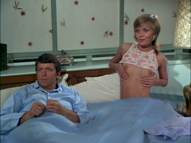 Post 269461 Carol Brady Fakes Florence Henderson Mike Brady Robert Reed The Brady Bunch